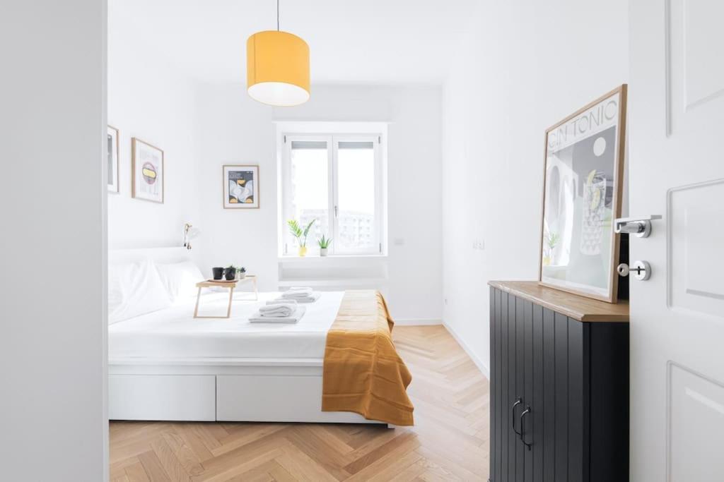 Easylife - Apartment With Balcony Near Navigli Milan Luaran gambar