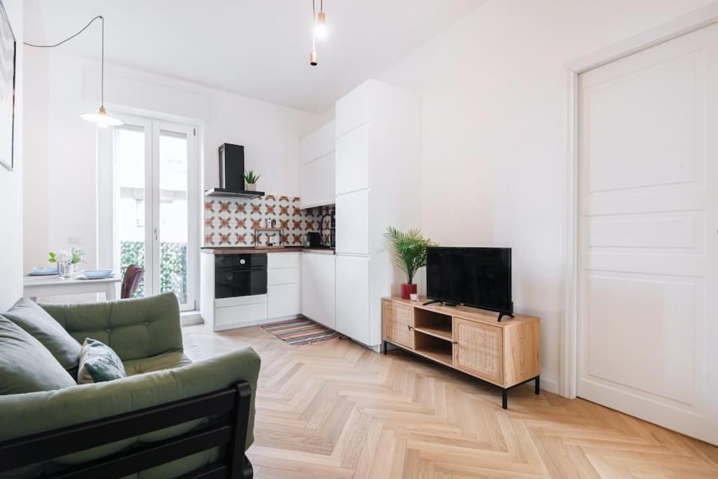 Easylife - Apartment With Balcony Near Navigli Milan Luaran gambar