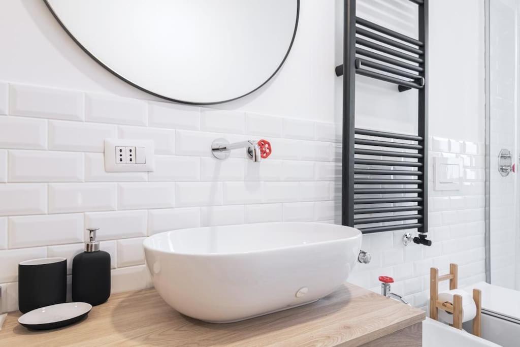 Easylife - Apartment With Balcony Near Navigli Milan Luaran gambar