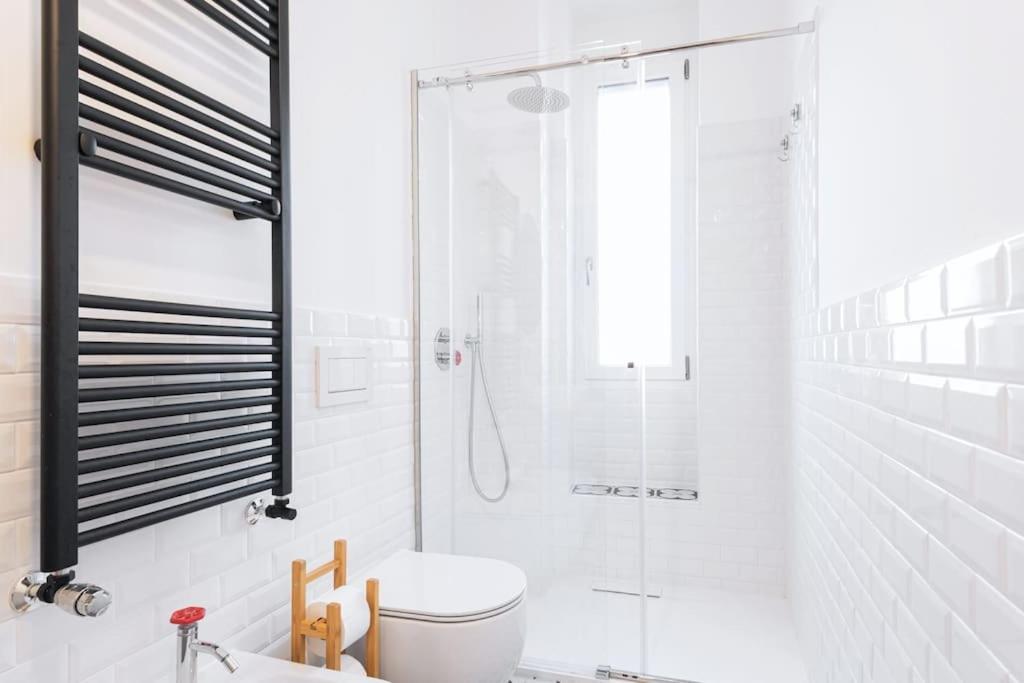 Easylife - Apartment With Balcony Near Navigli Milan Luaran gambar