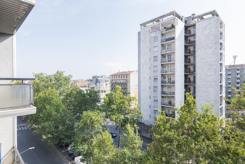 Easylife - Apartment With Balcony Near Navigli Milan Luaran gambar