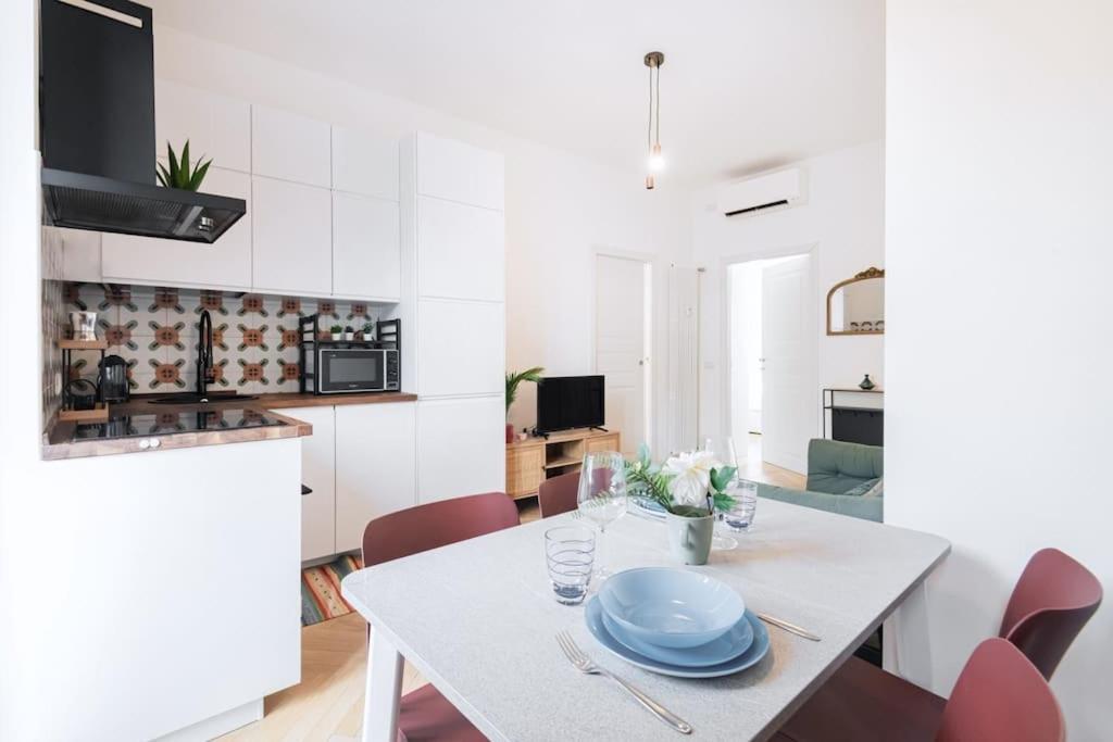 Easylife - Apartment With Balcony Near Navigli Milan Luaran gambar