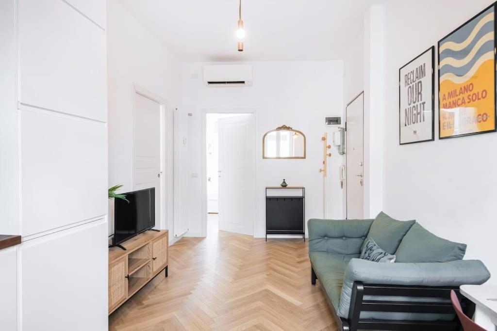Easylife - Apartment With Balcony Near Navigli Milan Luaran gambar